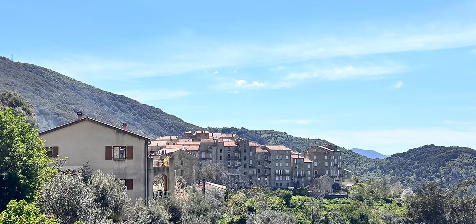 Autre vue du village de Sainte-Lucie-de-Tallano dans l'Alta Rocca